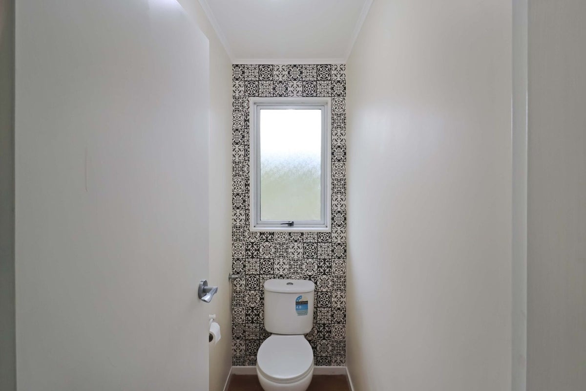 11A Colchester Crescent, Newlands, Wellington - Carousel 10