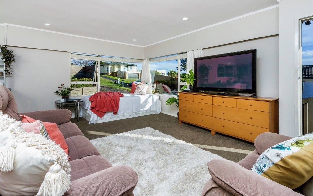 1/25 Mayall Avenue, Beach Haven, Auckland - Carousel 2