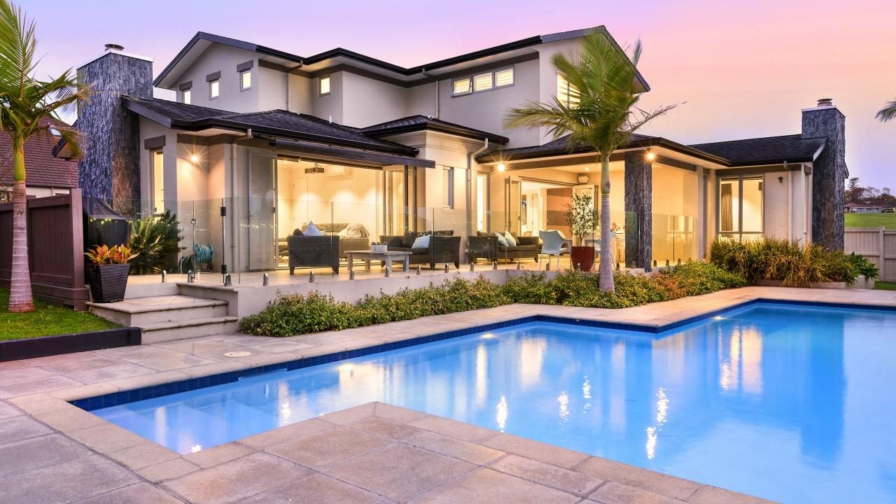 43 Manor Park, Sunnyhills, Auckland - Carousel 1