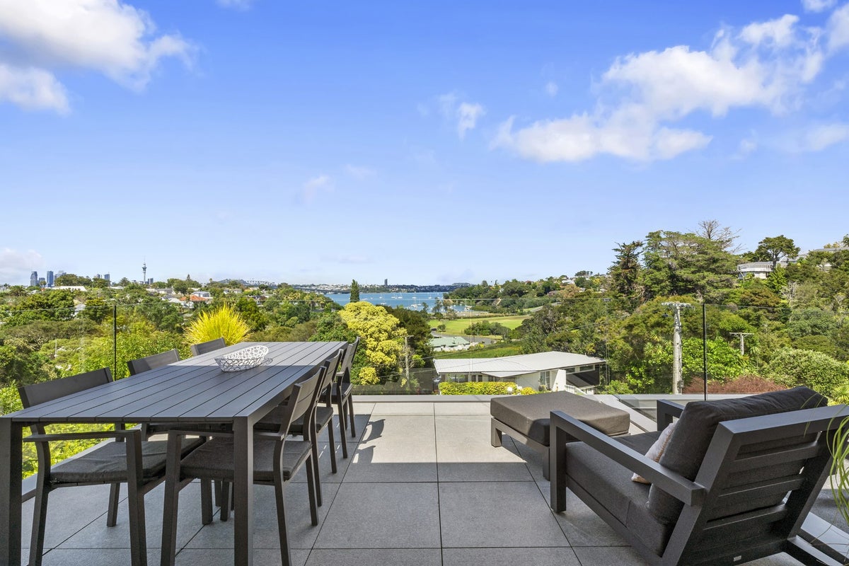 13 Wilding Avenue, Northcote Point, Auckland - Carousel 2