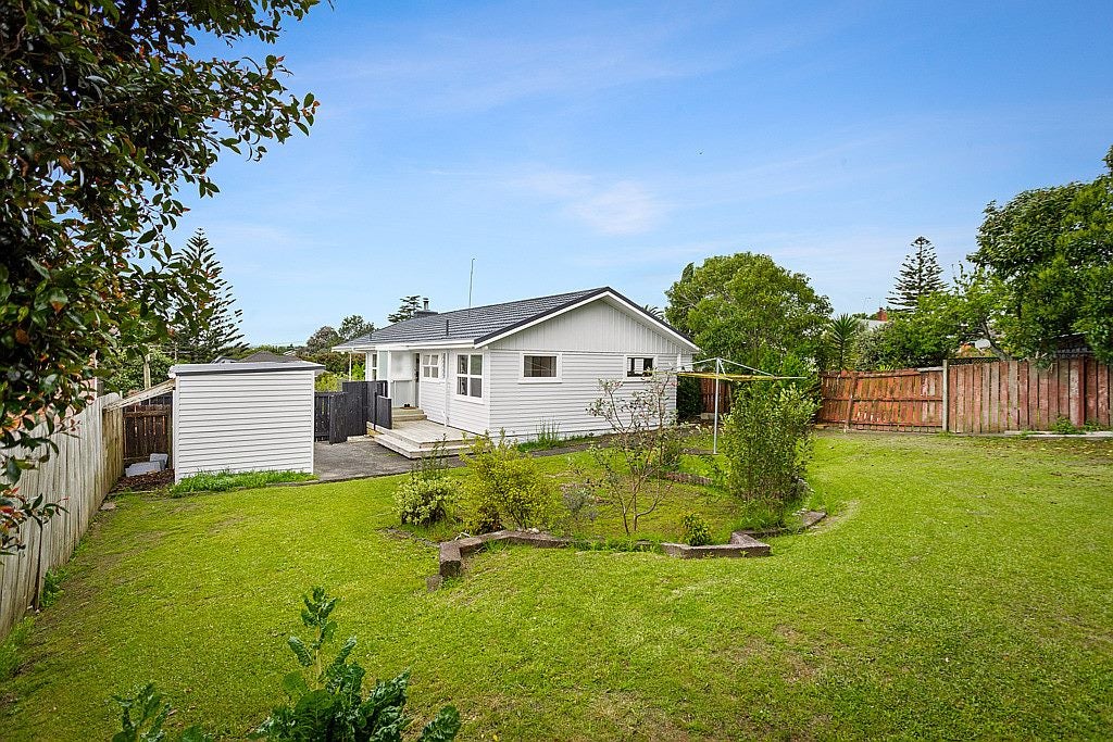 9 Kelston Street, New Lynn, Auckland - Carousel 2