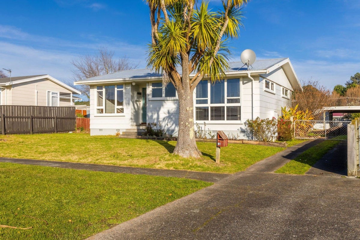 38 Hackett Street, Whanganui East, Whanganui - Carousel 1