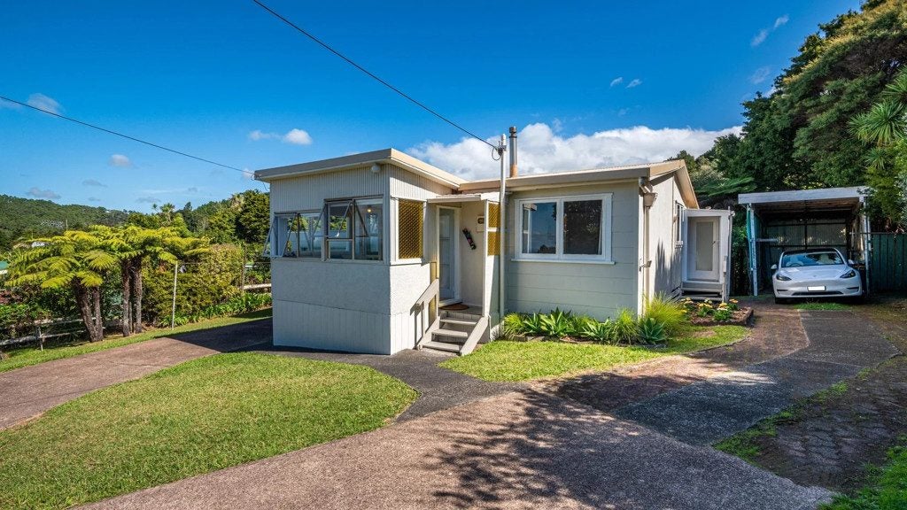 69 Cornwallis Road, Cornwallis, Auckland - Carousel 1
