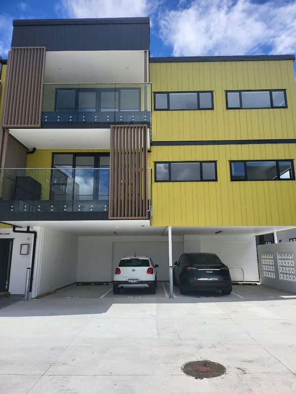 202/3 Newelm Lane, Flat Bush, Auckland - Carousel 1