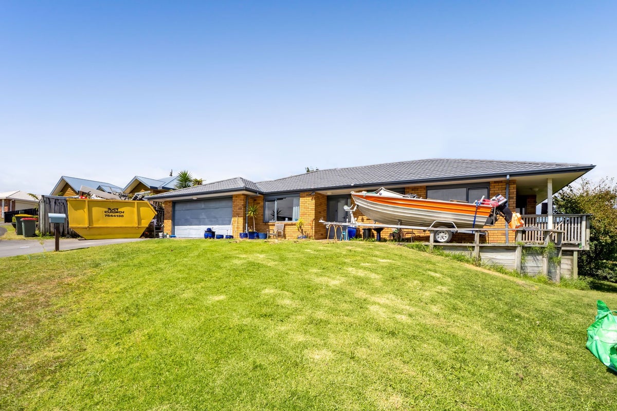 8 Horizon Heights, Whalers Gate, New Plymouth - Carousel 2