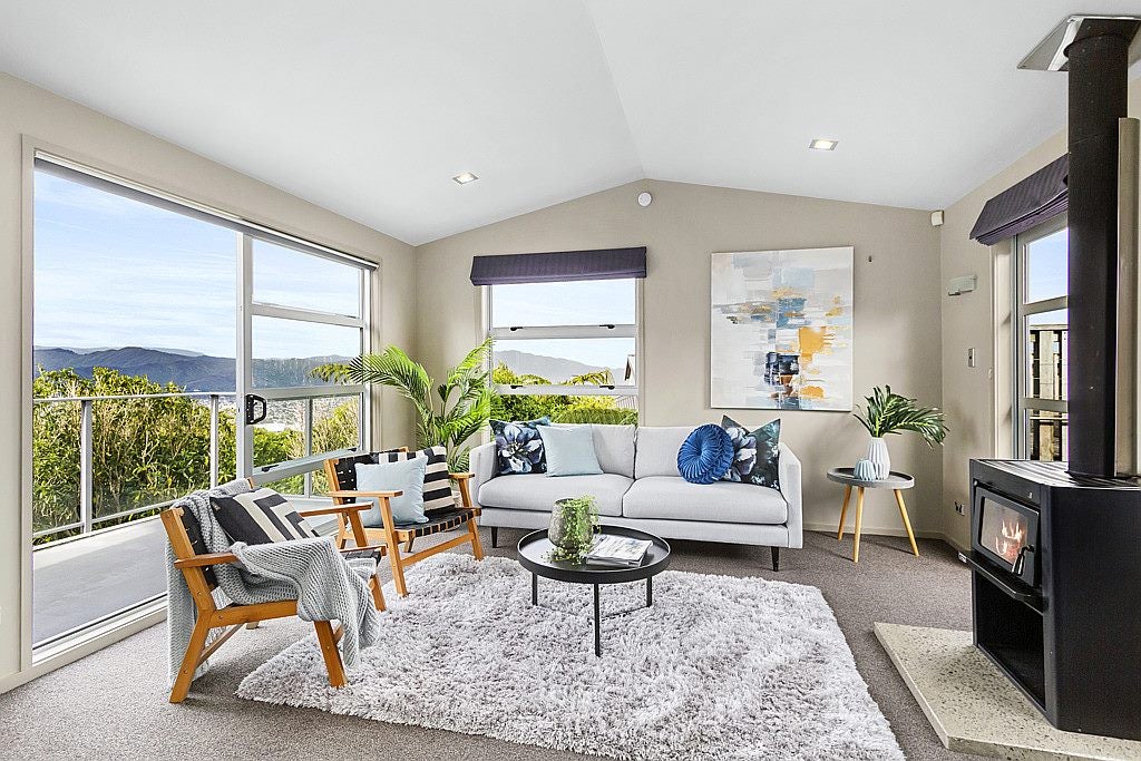 10 Eastview Grove, Normandale, Lower Hutt - Carousel 2