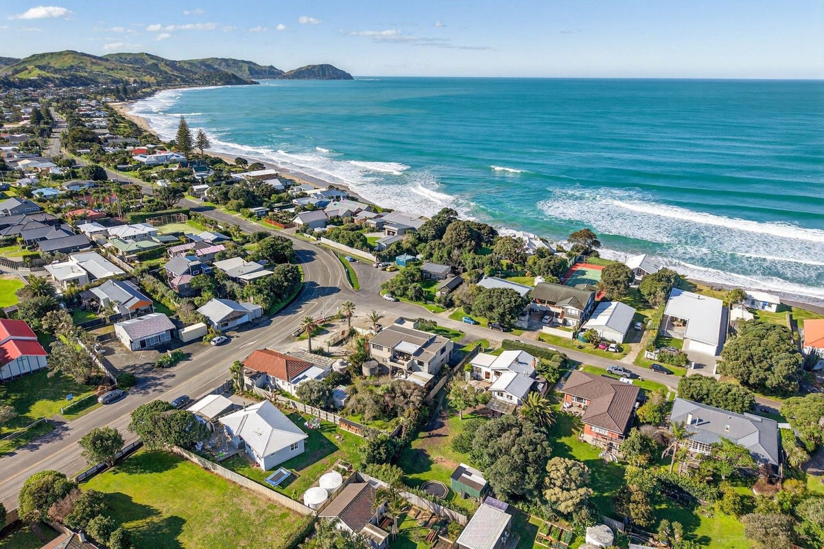 3 Pare Street, Wainui, Gisborne - Carousel 1
