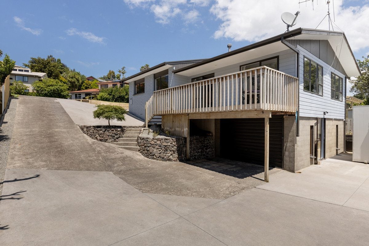 16 Victory Street, Welcome Bay, Tauranga - Carousel 1