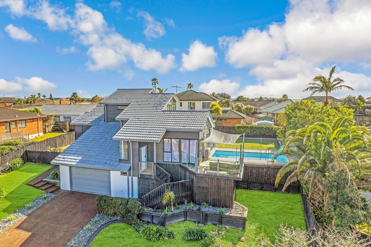 3 Glucina Avenue, West Harbour, Auckland - Carousel 1