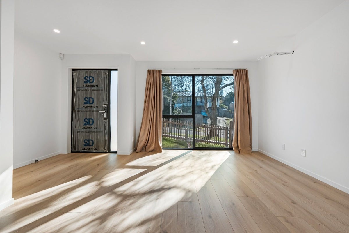 1 Flamingo Court, Goodwood Heights, Auckland - Carousel 2
