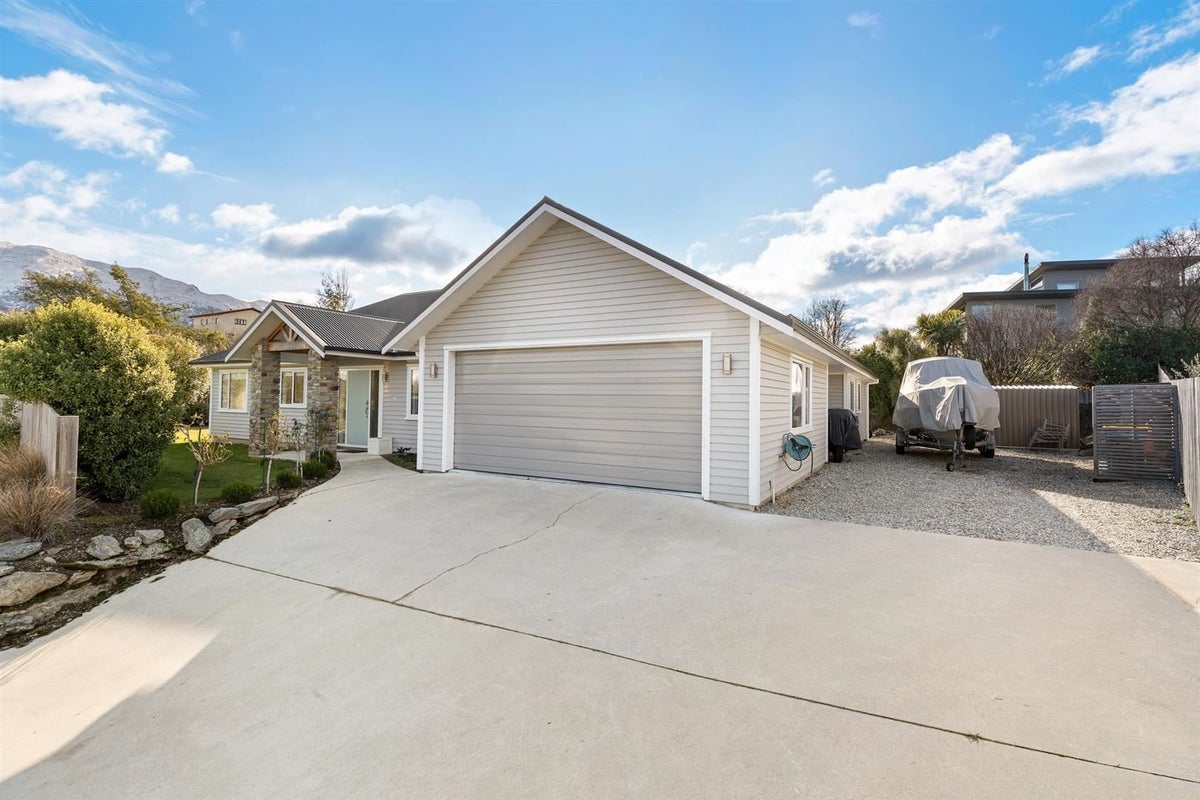 22 Charles Court, Wanaka - Carousel 2