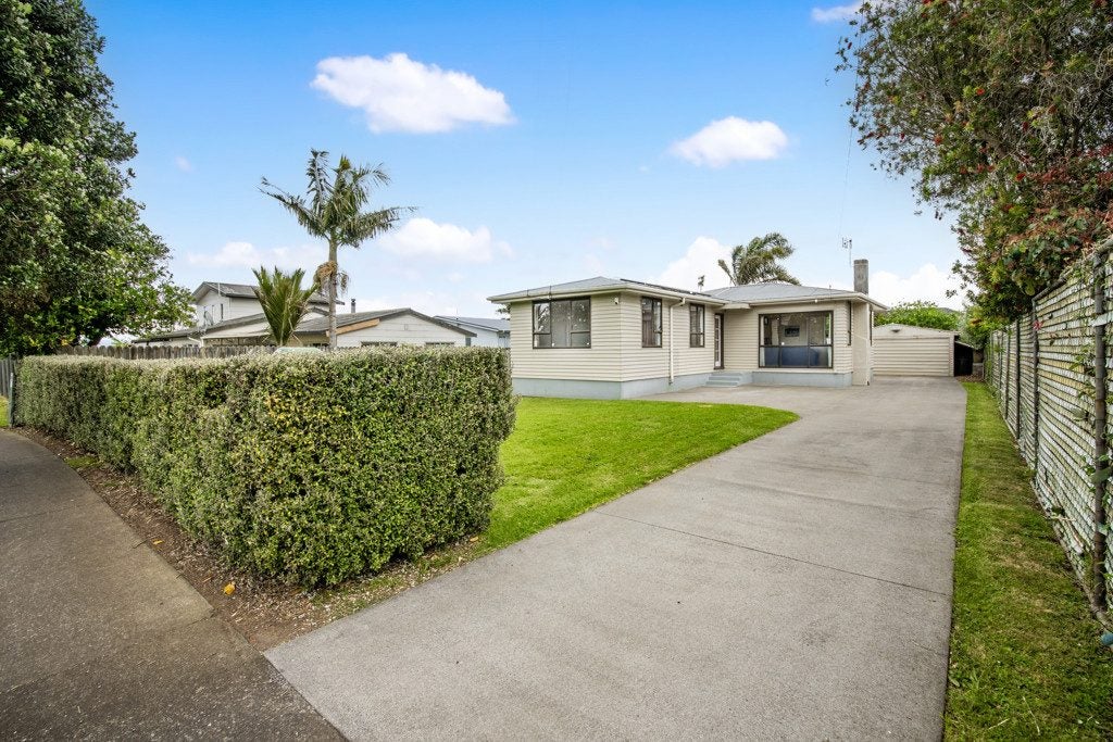 19 Matapouri Road, Mangere Bridge, Auckland - Carousel 1
