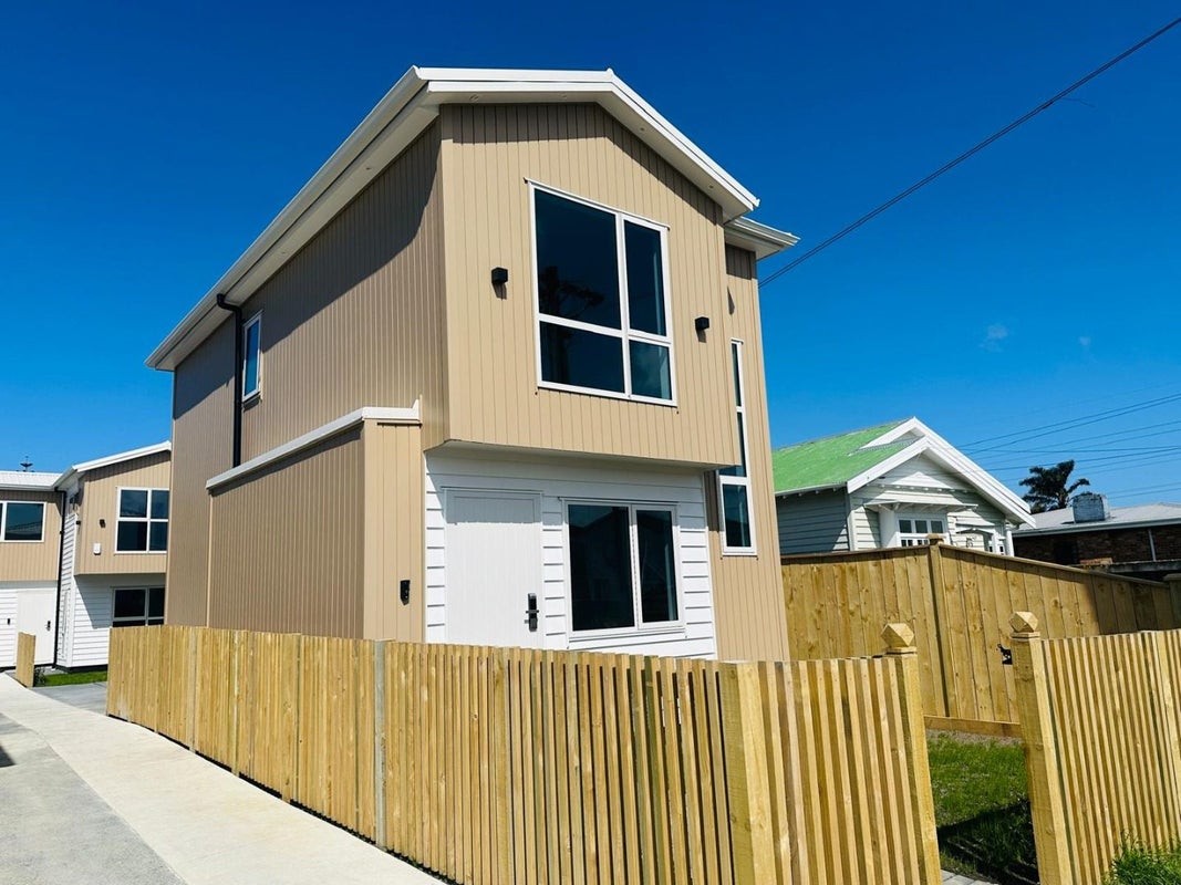 115 Luke Street East, Otahuhu, Auckland - Carousel 1
