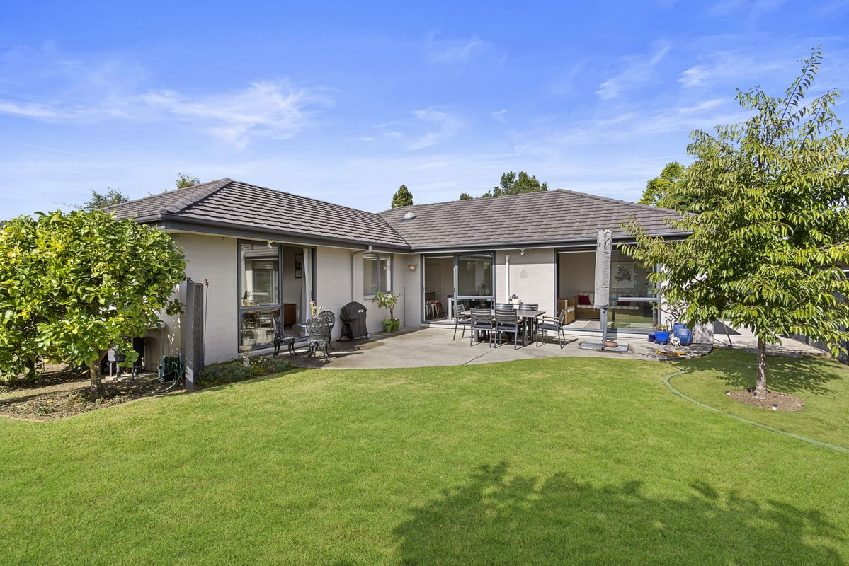 10 Silkwood Crescent, Karaka, Papakura - Carousel 1