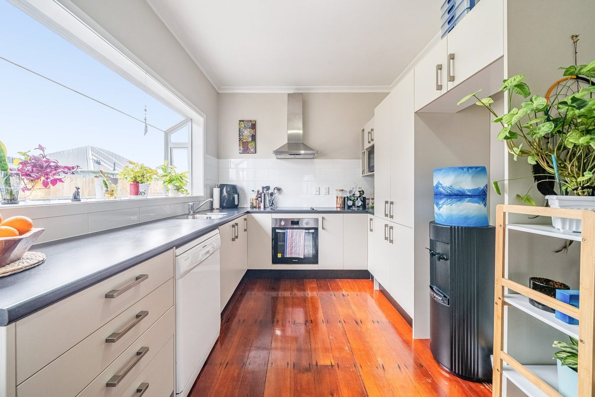 53A Guthrie Street, Waterloo, Lower Hutt, Wellington - Carousel 2