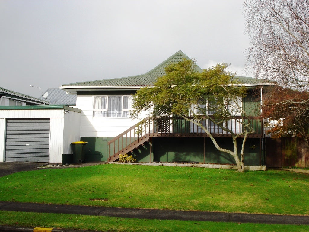 2/25 Cromdale Avenue, Highland Park, Auckland - Carousel 1