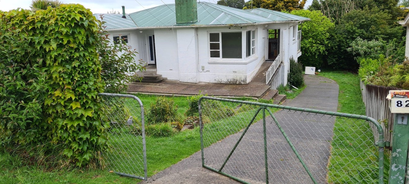 82 Storey Avenue, Forest Lake, Hamilton - Carousel 1