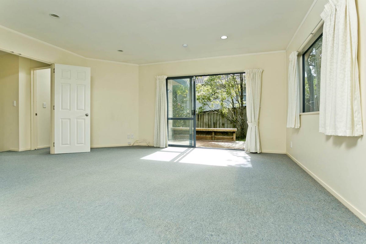 2/15 Juniper Road, Sunnynook, Auckland - Carousel 1