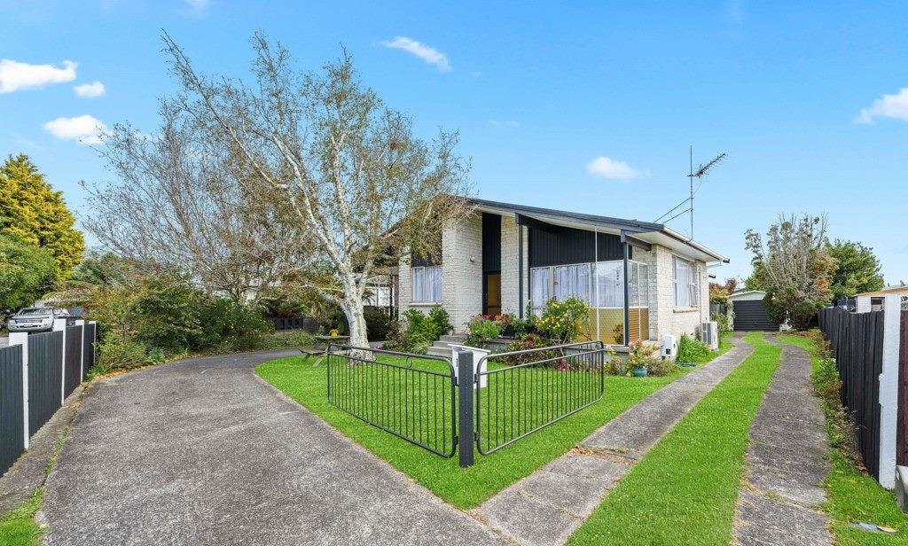 13 Marion Place, Deanwell, Hamilton - Carousel 1