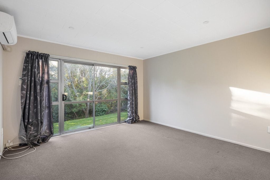3/10 Petherick Crescent, Johnsonville, Wellington - Carousel 2