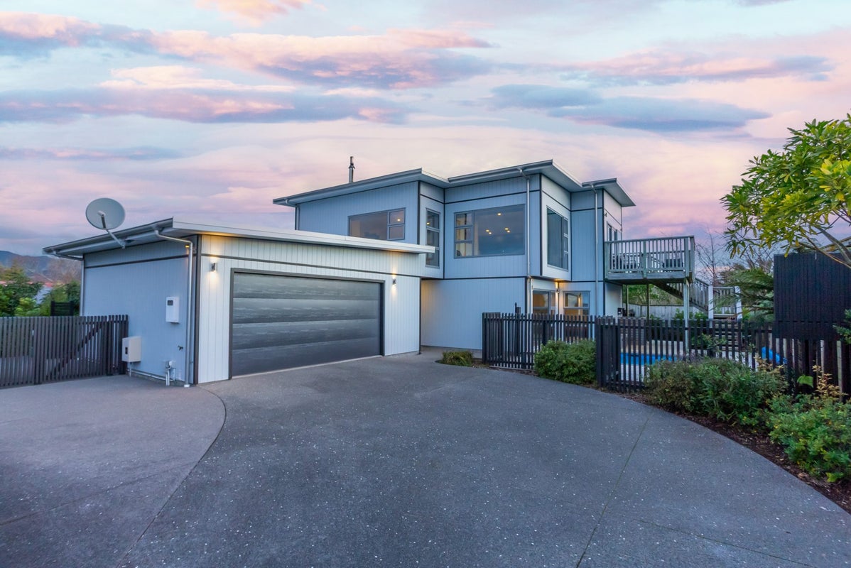 44 Simpson Crescent, Raumati Beach, Paraparaumu - Carousel 1