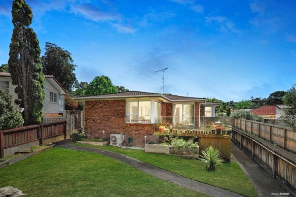 80 Cockayne Crescent, Sunnynook, Auckland - Carousel 1