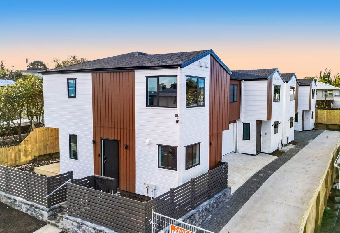 137A Mahia Road, Wattle Downs, Auckland - Carousel 1