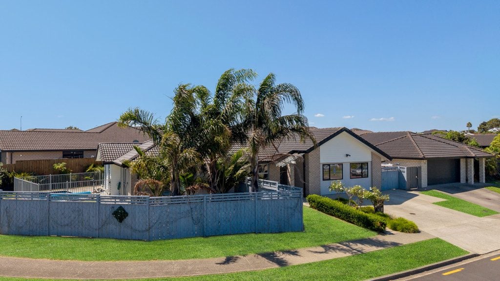 57 Sunningdale Street, Wattle Downs, Auckland - Carousel 2