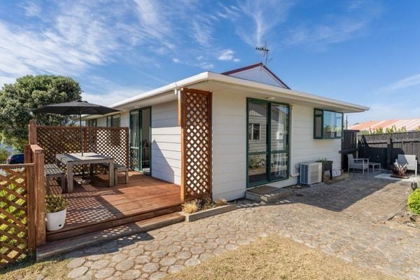 31 Rutherford Drive, Waikanae Beach, Waikanae - Carousel 2