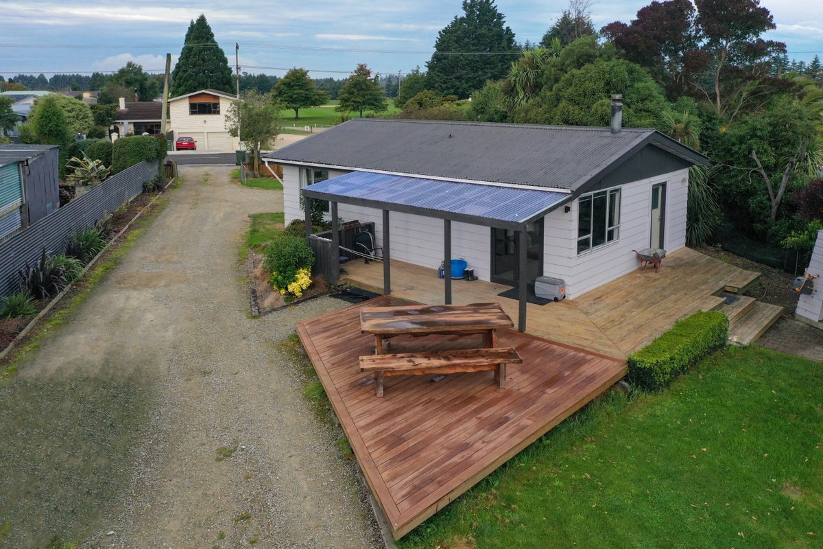 21 Airedale Road, Weston, Oamaru - Carousel 1