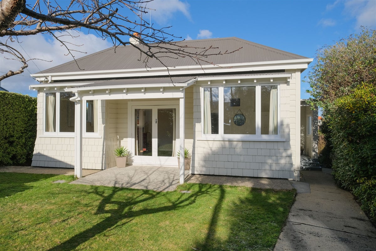 17 Prestwick Street, Maori Hill, Dunedin - Carousel 1