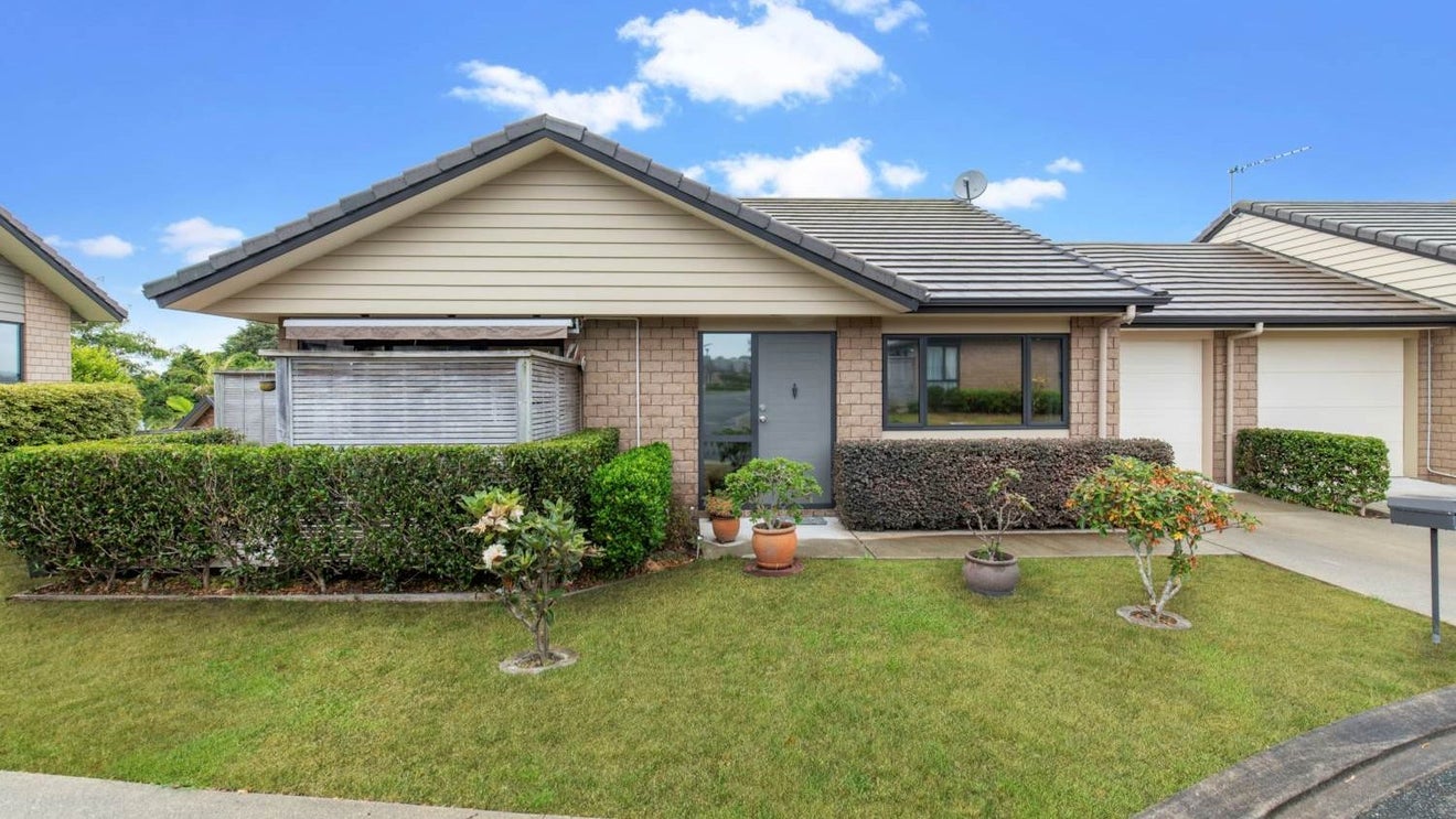 44 Royalle Mews, Botany Downs, Auckland - Carousel 1