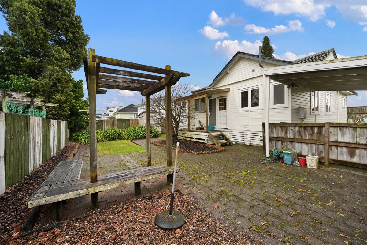 41 Lake Crescent, Hamilton Lake, Hamilton - Carousel 16