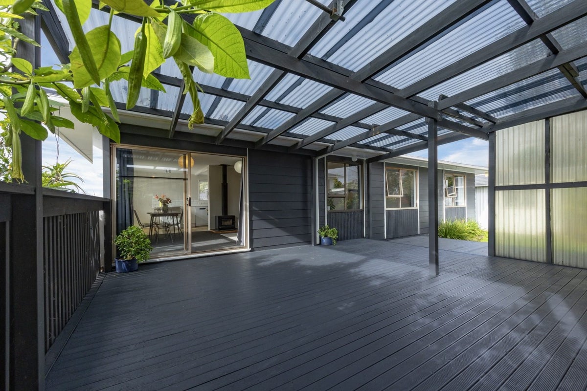 8 Aquarius Avenue, Glen Eden, Auckland - Carousel 1