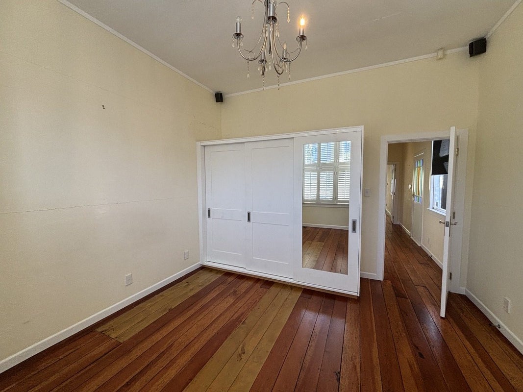 68 Wallace Street, Mount Cook, Wellington - Carousel 2