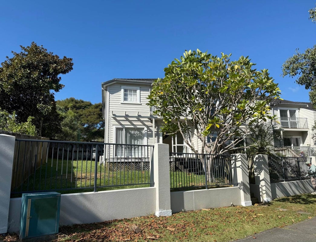 8/86 Fernhill Way, Oteha, Auckland - Carousel 1