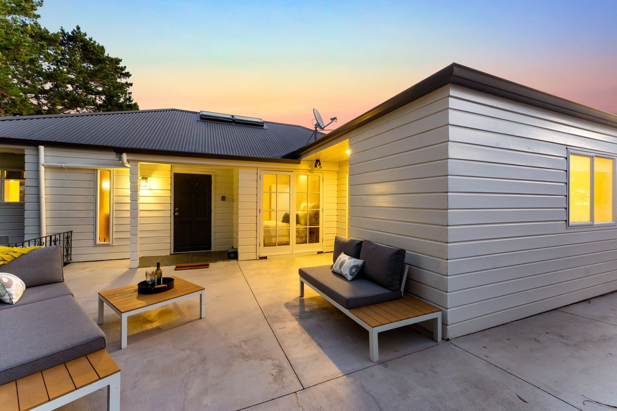78 Island Bay Road, Beach Haven, Auckland - Carousel 2