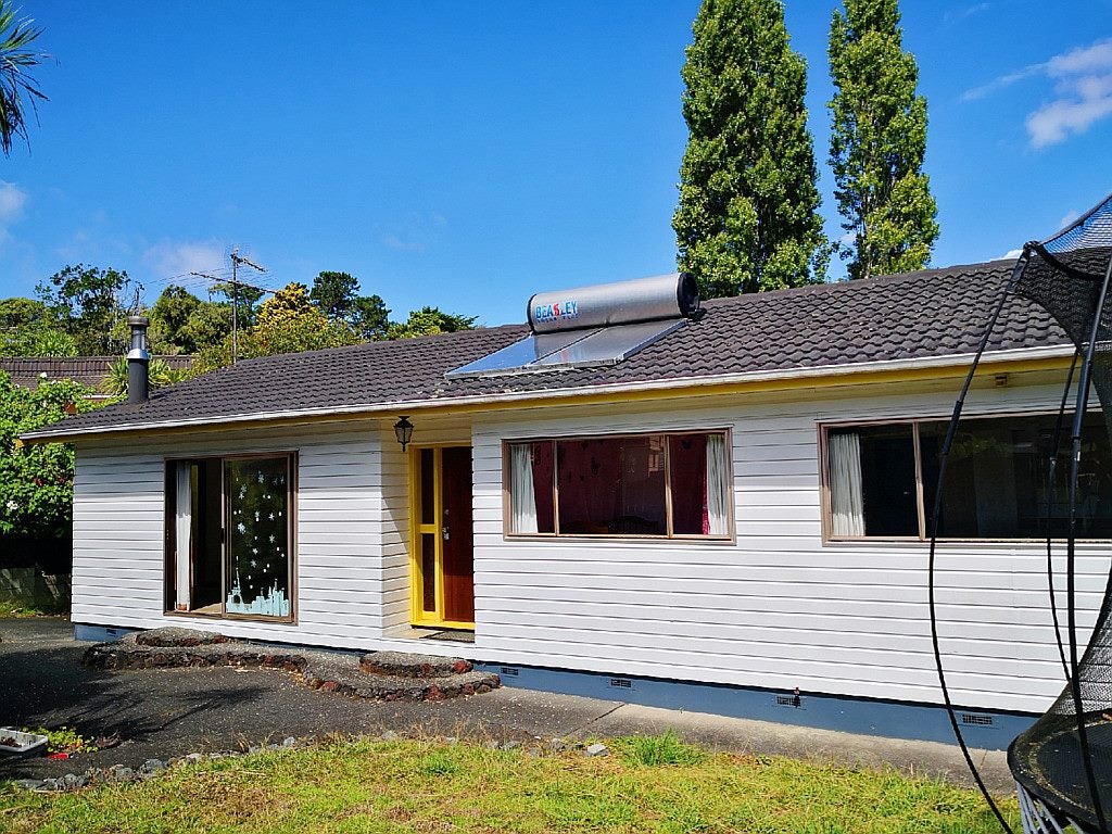 6 Capricorn Place, Browns Bay, Auckland - Carousel 1