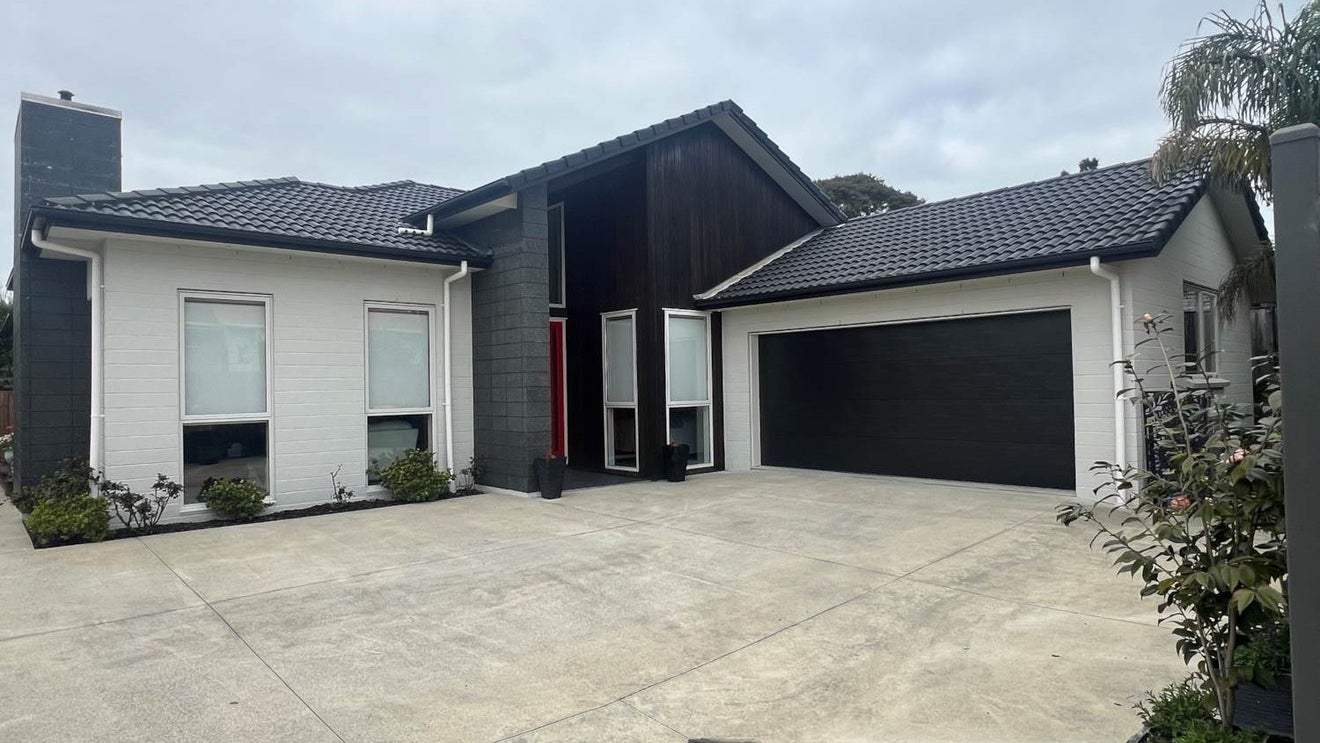12A Cleve Road, Green Bay, Auckland - Carousel 1
