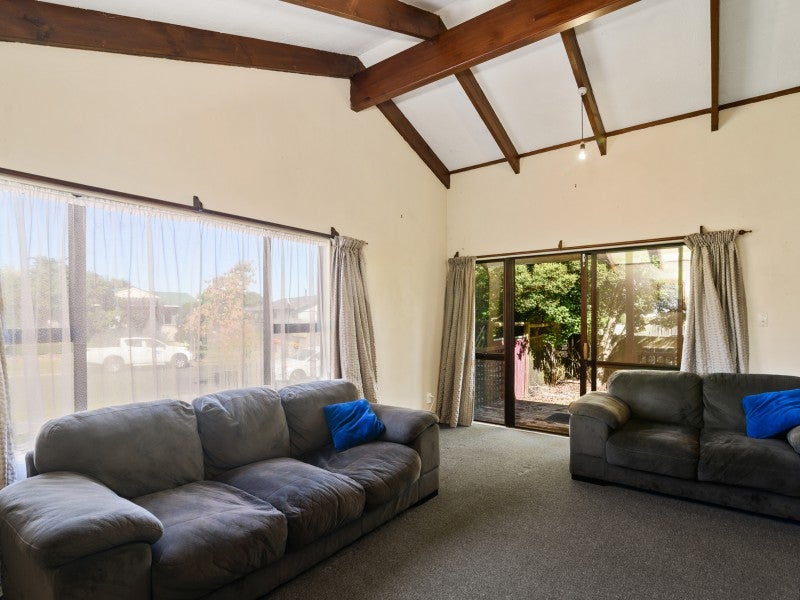 37 Tennyson Drive, Owhata, Rotorua - Carousel 2