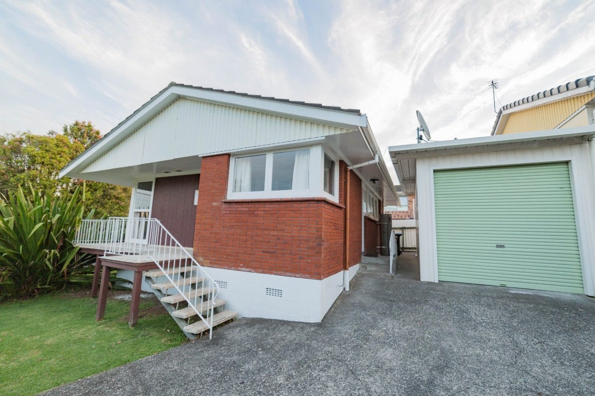 1/44 Turama Road, Royal Oak, Auckland - Carousel 1
