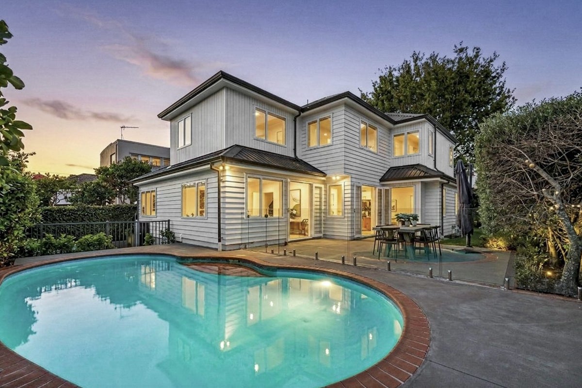 65A Waiatarua Road, Remuera, Auckland - Carousel 1