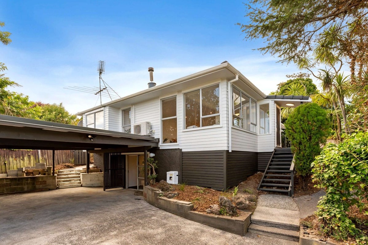 4 Powrie Street, Glenfield, Auckland - Carousel 2