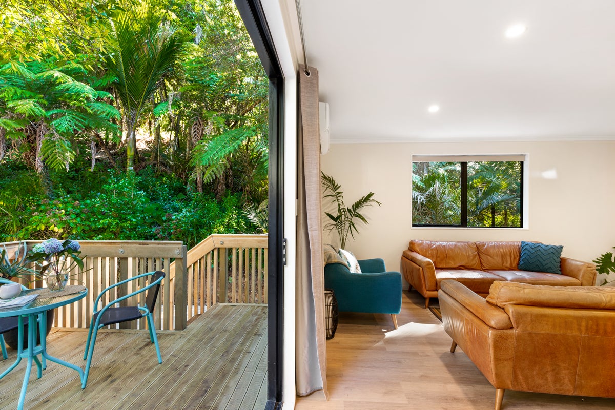 193 Laingholm Drive, Laingholm, Auckland - Carousel 2
