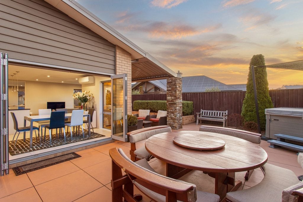 16 Glen Oaks Drive, Northwood, Christchurch - Carousel 1