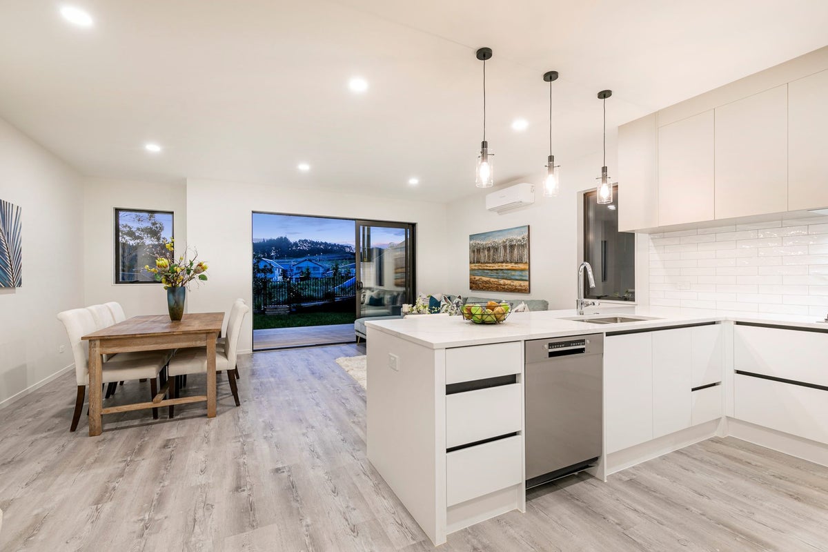 16 Paparahi Place, Silverdale - Carousel 2
