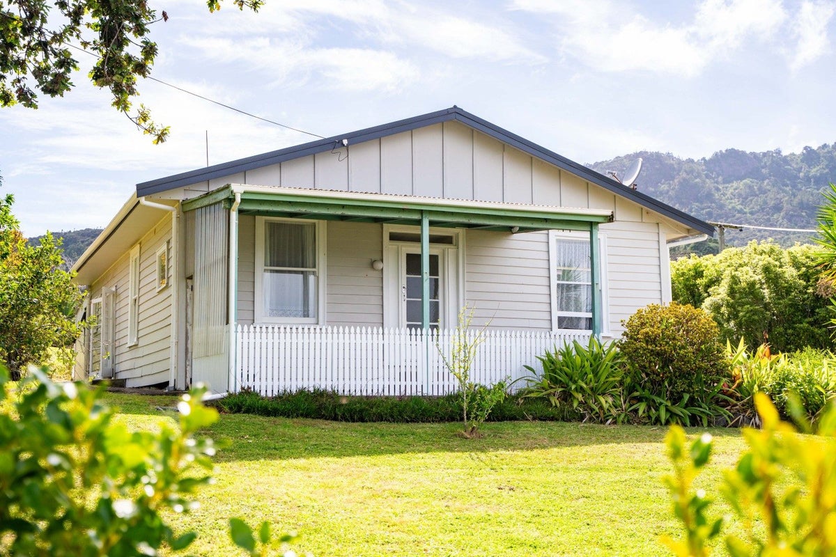 1883 Whangarei Heads Road, Whangarei Heads - Carousel 1