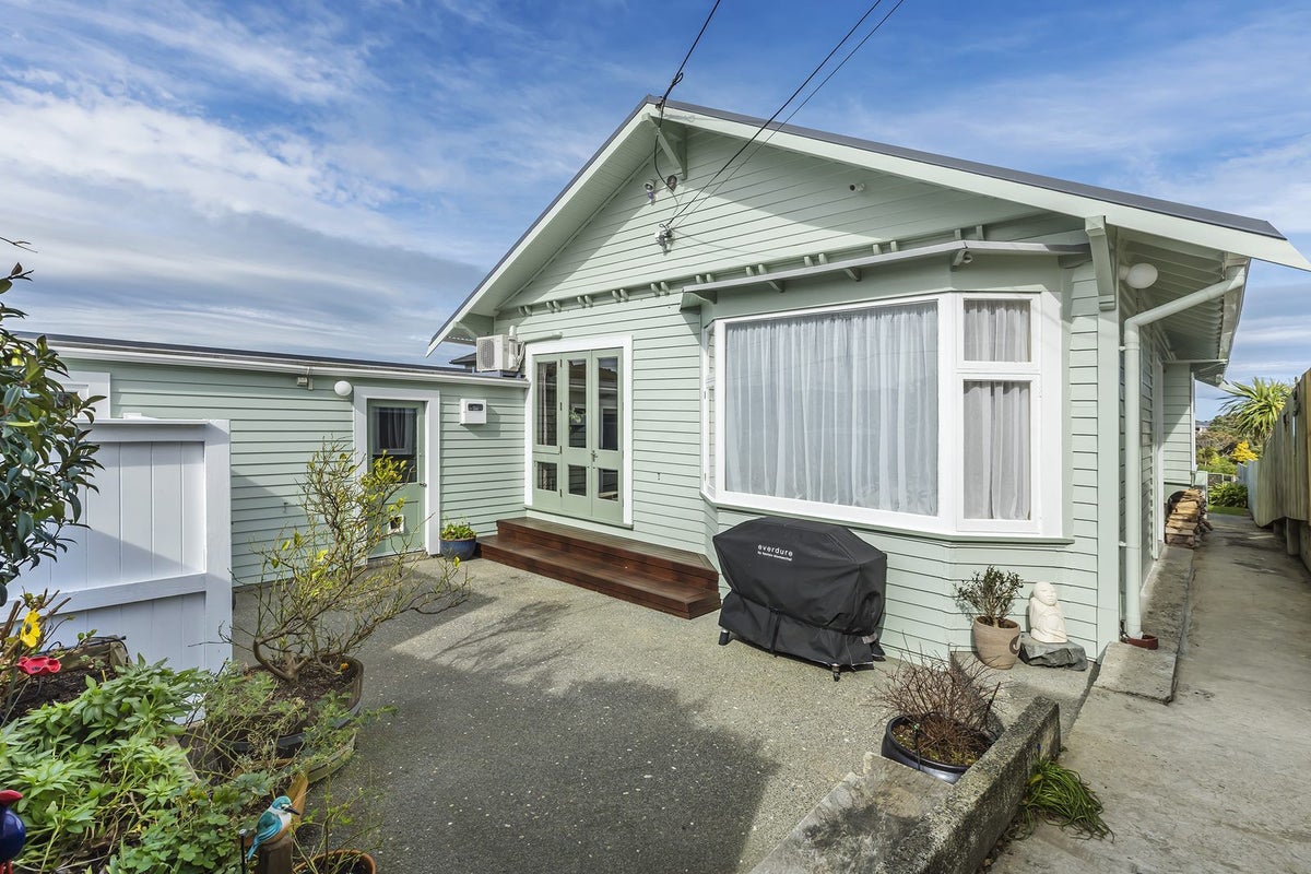 9 Milne Terrace, Island Bay, Wellington - Carousel 2
