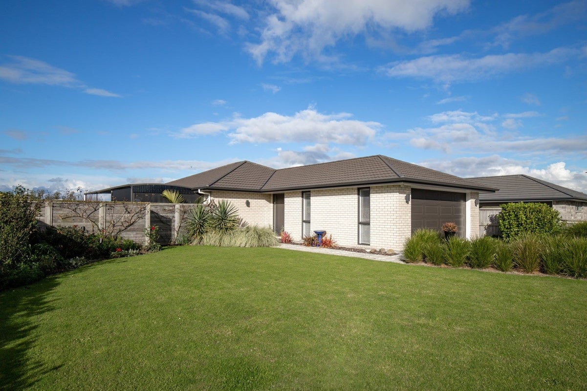 51 Benner Drive, Ngatea, Ngatea - Carousel 1