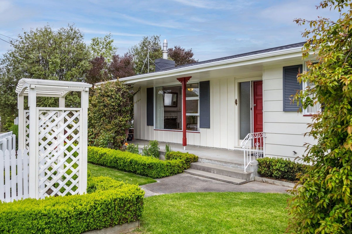 35 Manuka Street, Lansdowne, Masterton - Carousel 1
